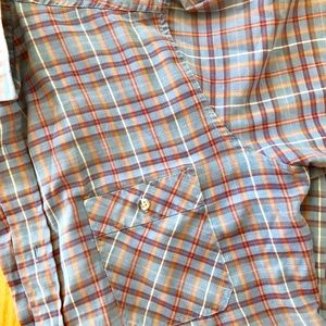 Levi’s plaid t-shirt